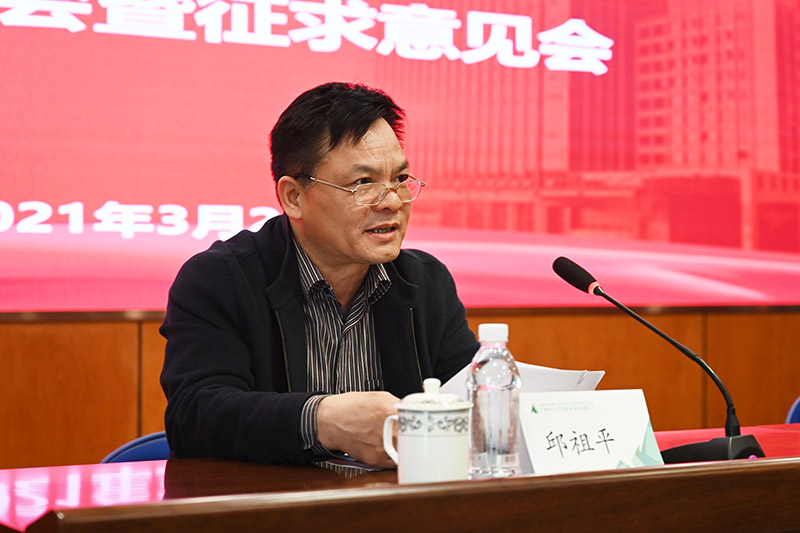 2.學(xué)校黨委第三巡察組組長邱祖平作動員講話.JPG